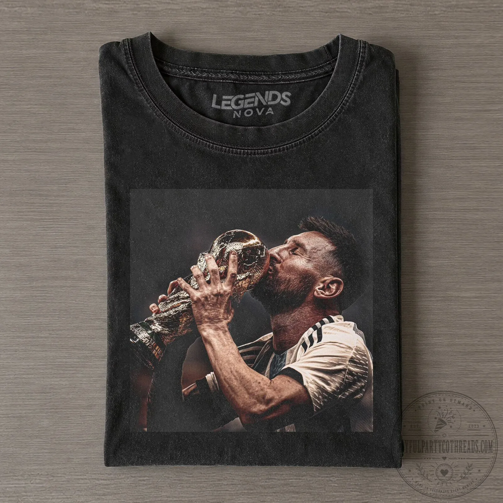 Lionel Messi Kissing World Cup Trophy Legends Nova T-Shirt