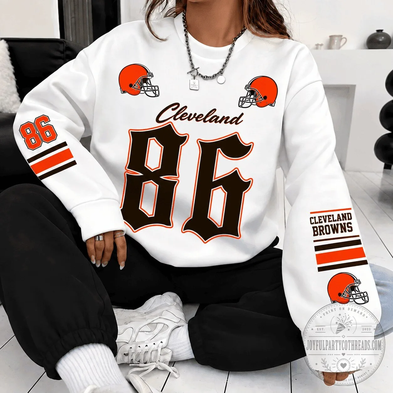Cleveland Browns Football Team Number 86 Heritage Script White Crewneck Sweatshirt