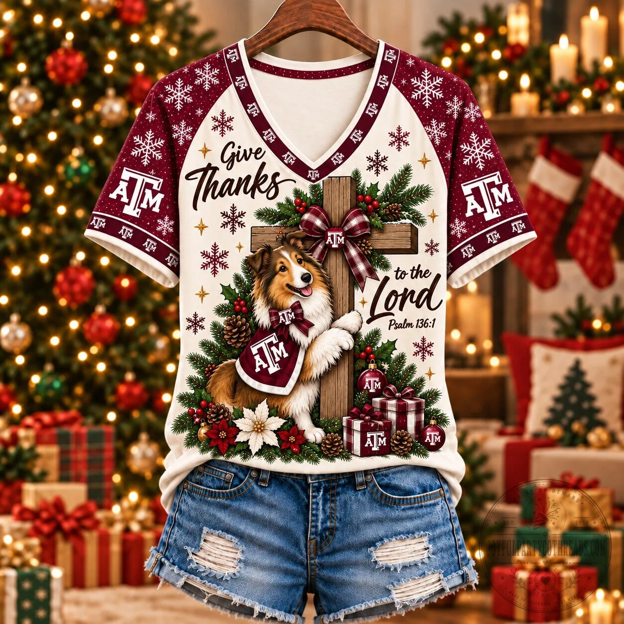 Texas A&M Aggies Give Thanks To The Lord Christmas V-Neck T-Shirt